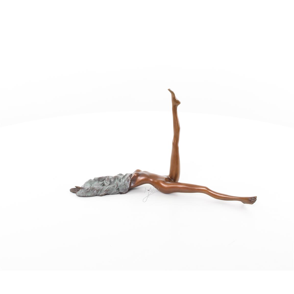 A\u0020BRONZE\u0020SCULPTURE\u0020OF\u0020A\u0020FEMALE\u0020NUDE\u0020WITH\u0020ONE\u0020LEG\u0020UP