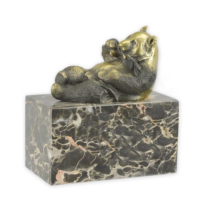 A\u0020BRONZE\u0020SCULPTURE\u0020OF\u0020AN\u0020EATING\u0020PANDA