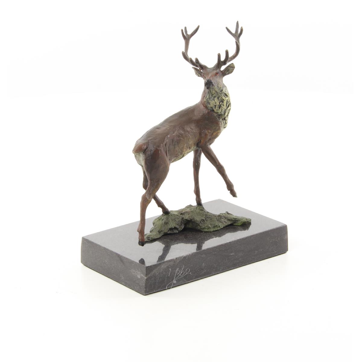 A\u0020BRONZE\u0020SCULPTURE\u0020OF\u0020A\u0020RED\u0020DEER