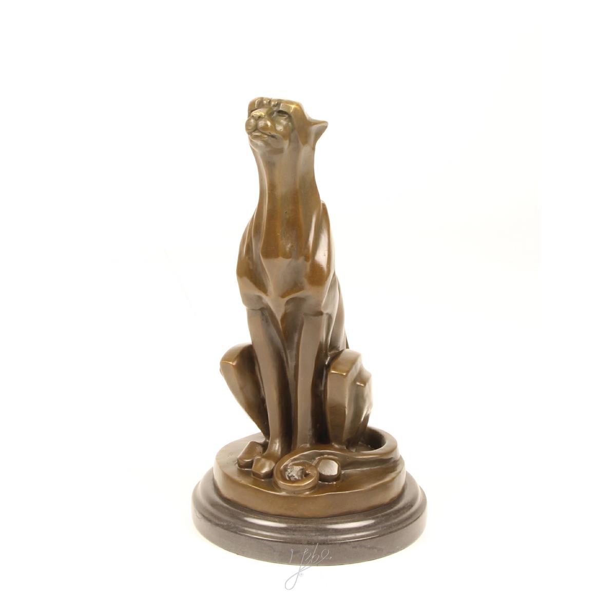 A\u0020BRONZE\u0020SCULPTURE\u0020OF\u0020A\u0020SITTING\u0020CHEETAH
