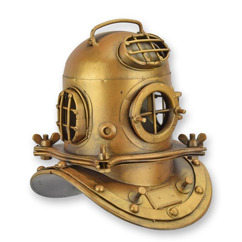 A\u0020TIN\u0020MODEL\u0020OF\u0020A\u0020DIVING\u0020HELMET