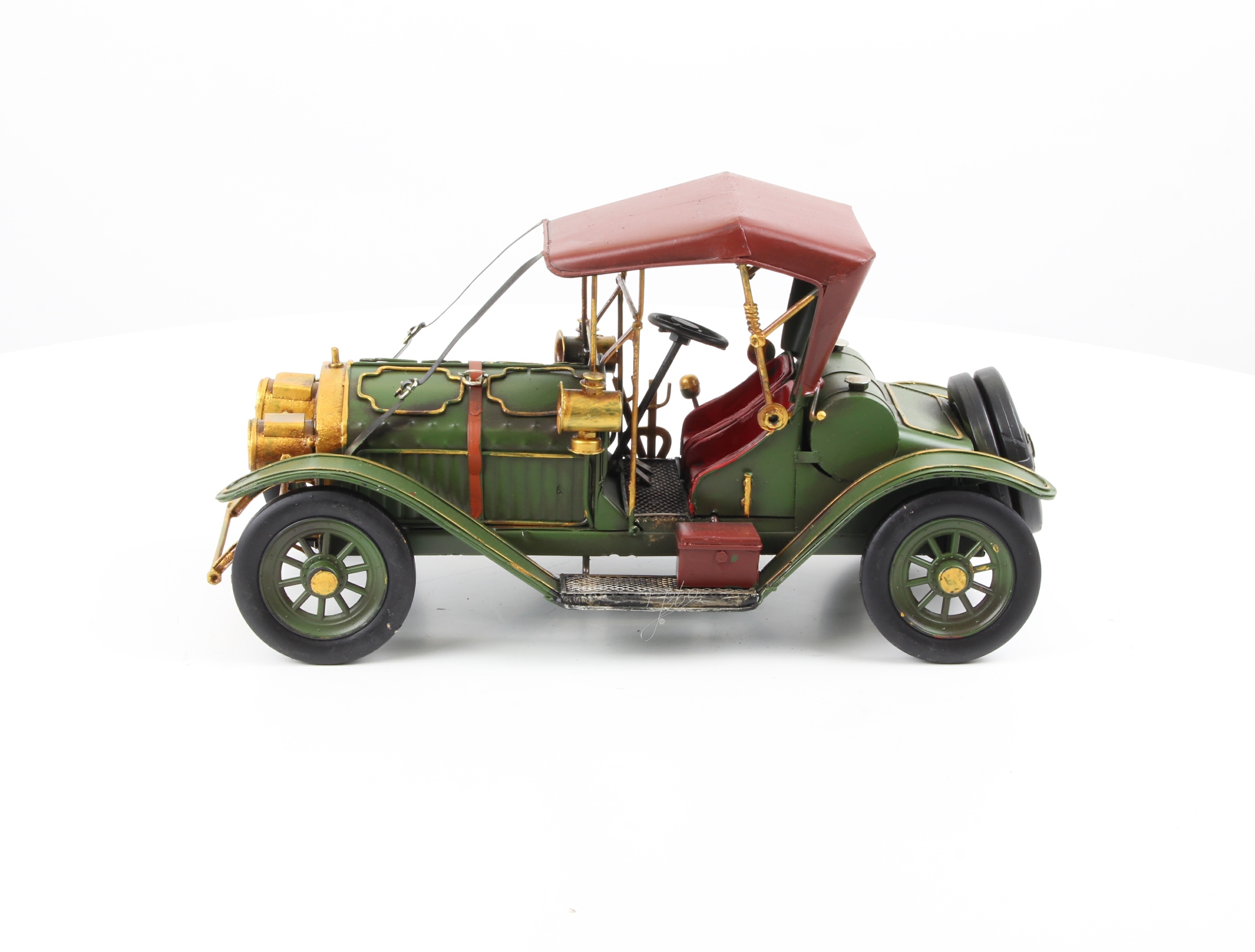 A\u0020TIN\u0020MODEL\u0020OF\u0020AN\u0020OLDTIMER