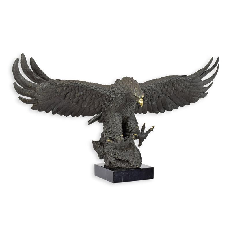 A\u0020BRONZE\u0020SCULPTURE\u0020OF\u0020A\u0020DESCENDING\u0020EAGLE