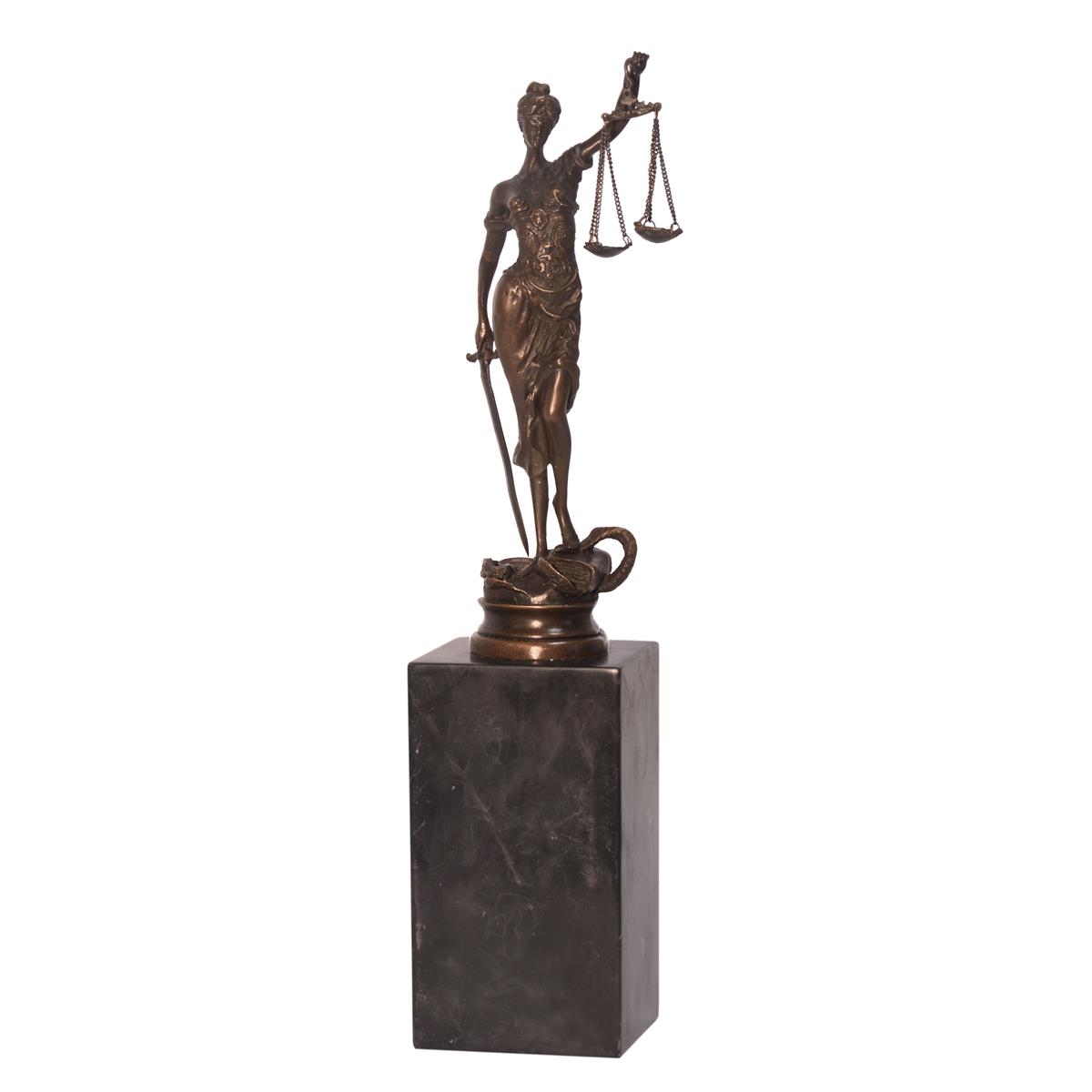 A\u0020BRONZE\u0020SCULPTURE\u0020OF\u0020THE\u0020LADY\u0020JUSTICE