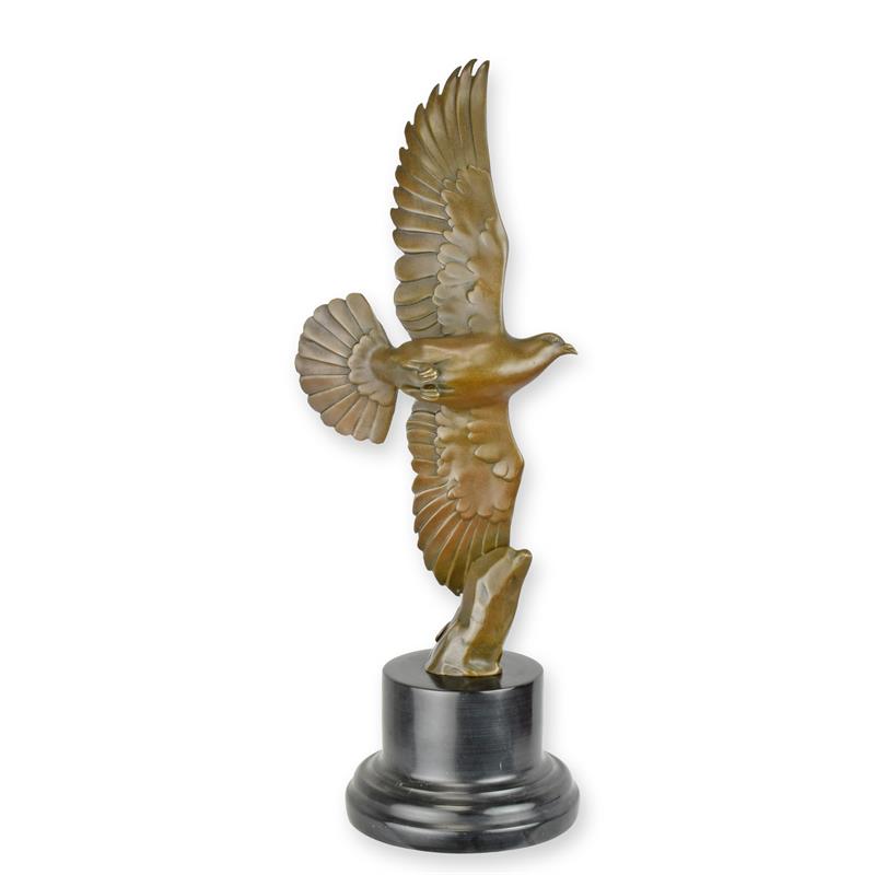A\u0020BRONZE\u0020SCULPTURE\u0020OF\u0020A\u0020PIGEON\u0020IN\u0020A\u0020FLIGHT