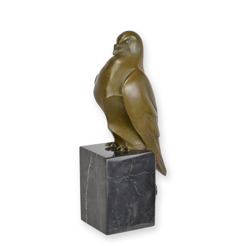 A\u0020BRONZE\u0020SCULPTURE\u0020OF\u0020A\u0020STING\u0020PIGEON\u0020ON\u0020A\u0020MARBLE\u0020BASE