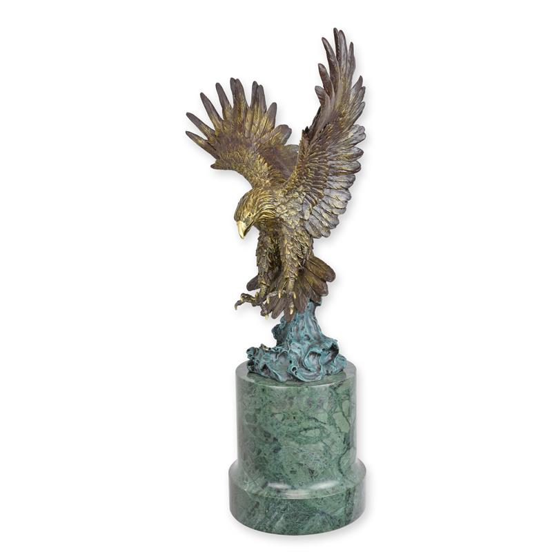 A\u0020BRONZE\u0020SCULPTURE\u0020OF\u0020A\u0020FLYING\u0020EAGLE