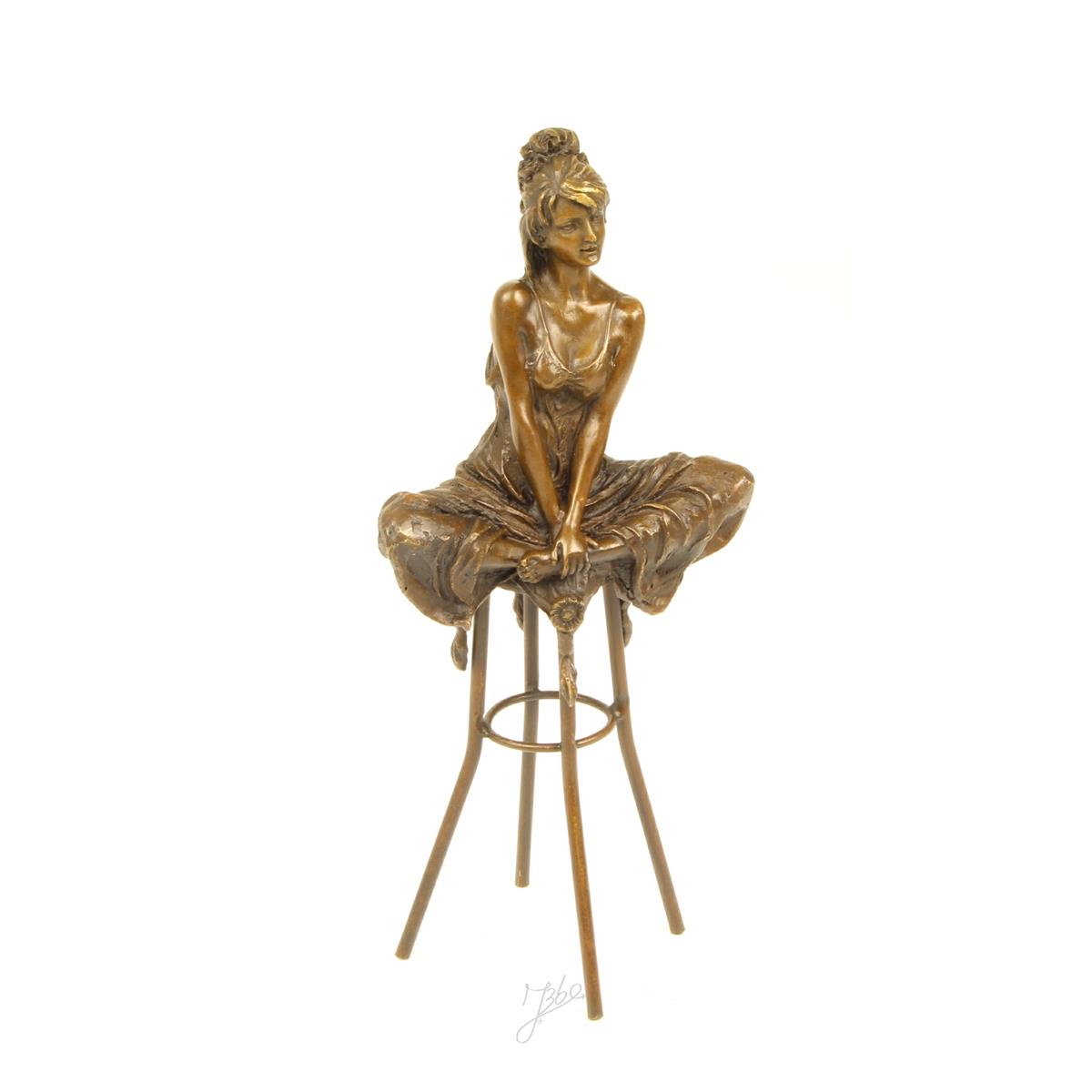A\u0020BRONZE\u0020SCULPTURE\u0020OF\u0020A\u0020LADY\u0020ON\u0020BARCHAIR