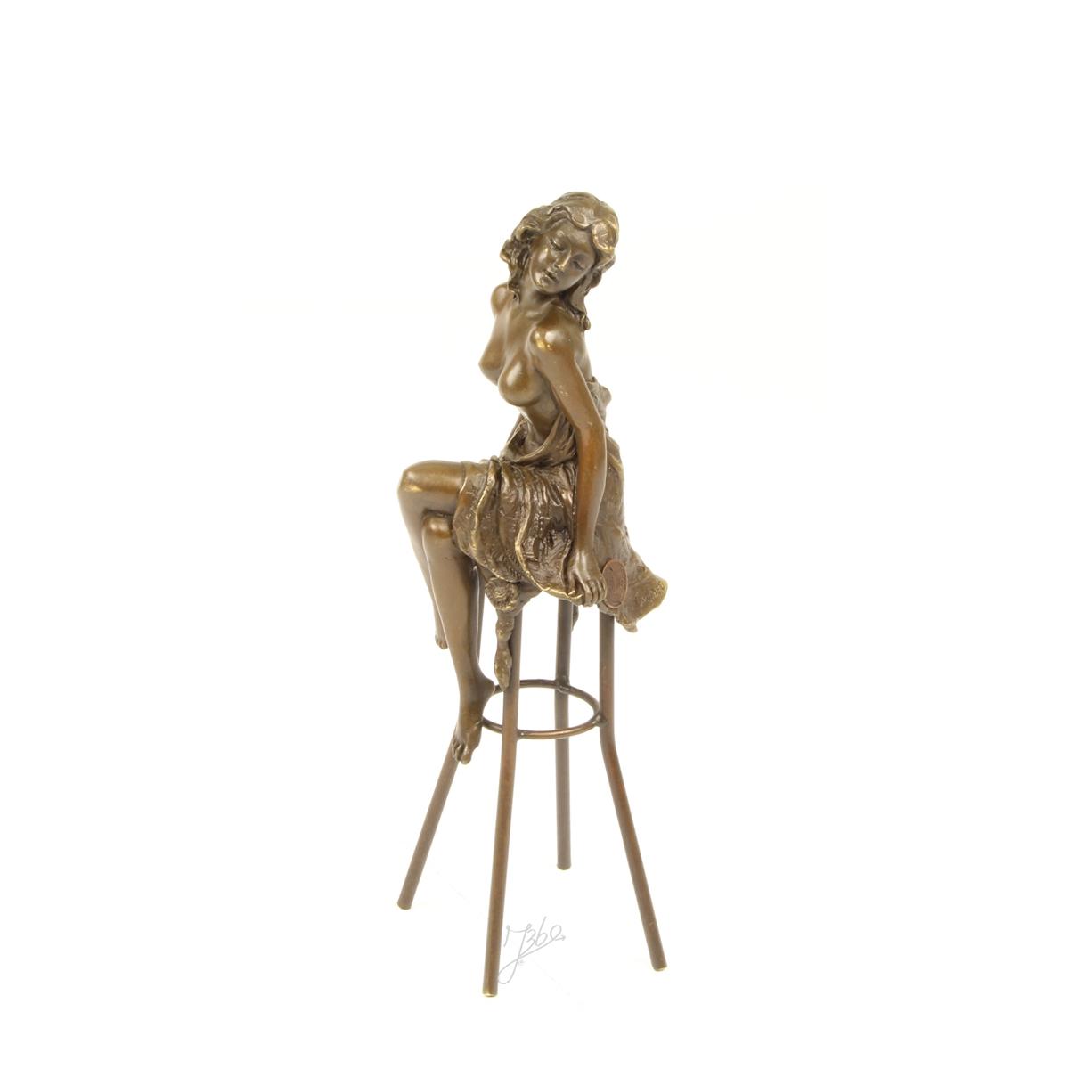 A\u0020BRONZE\u0020SCULPTURE\u0020OF\u0020A\u0020LADY\u0020ON\u0020BARCHAIR