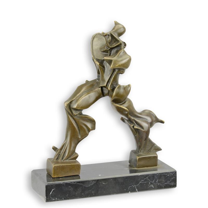 A\u0020BRONZE\u0020SCULPTURE\u0020\u0022UNIQUE\u0020FORMS\u0020OF\u0020CONTINUITY\u0020IN\u0020SPACE\u0022