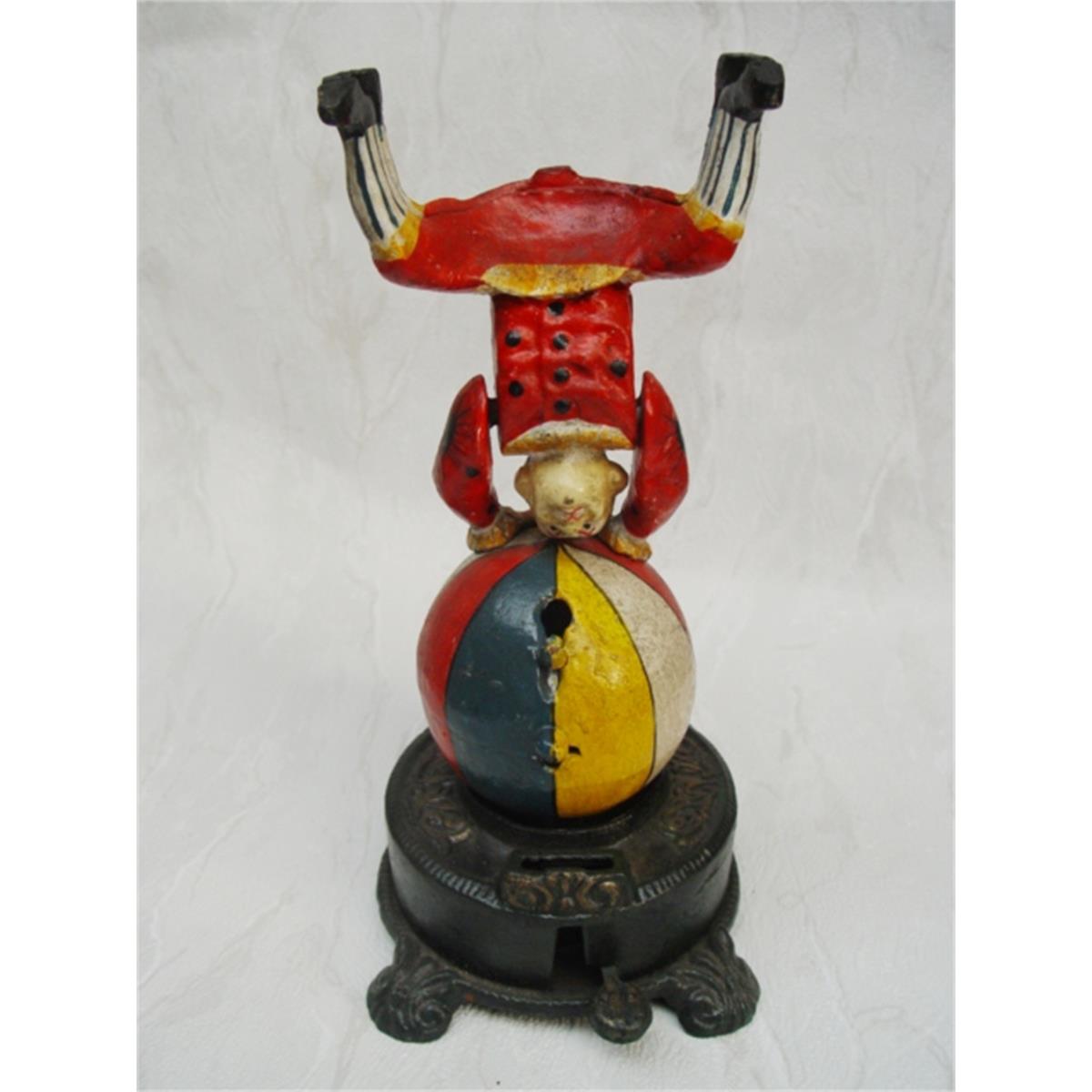 Gietijzeren\u0020mechanische\u0020spaarpot\u0020clown\u0020op\u0020bal