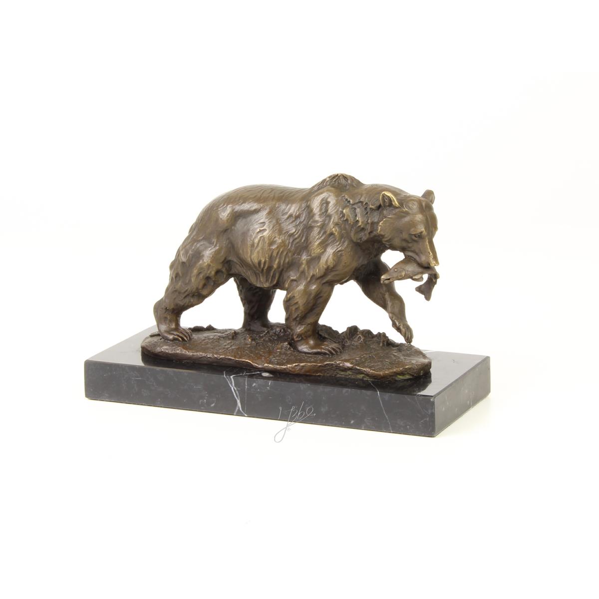 A\u0020BRONZE\u0020SCULPTURE\u0020OF\u0020A\u0020GRIZZLY\u0020BEAR