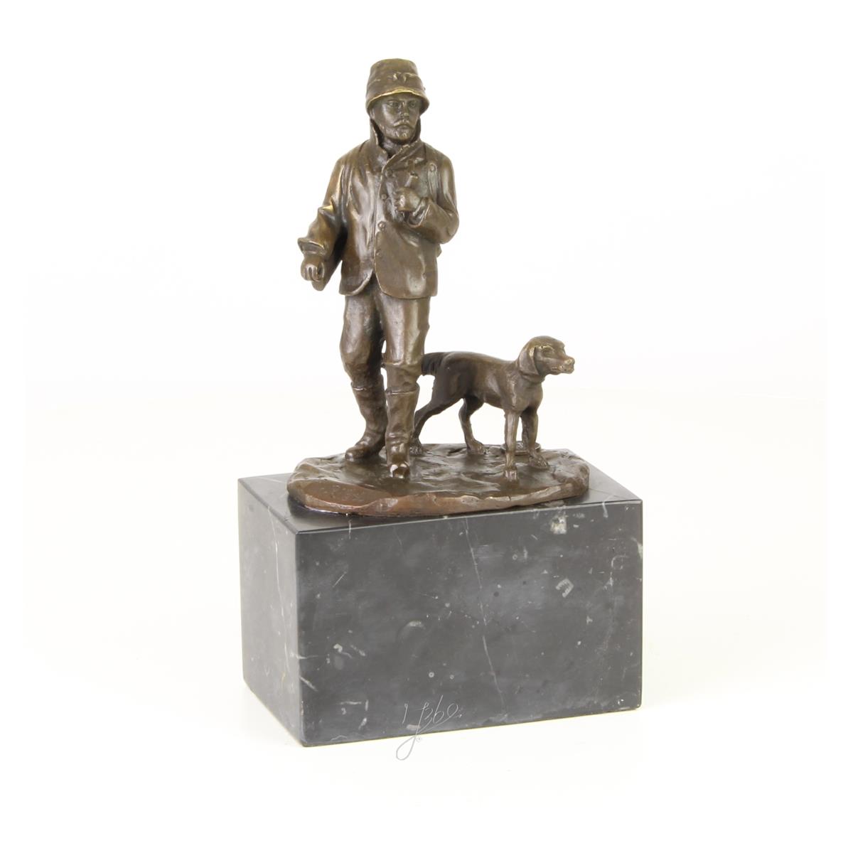 A\u0020BRONZE\u0020SCULPTURE\u0020OF\u0020A\u0020HUNTER\u0020WITH\u0020HOUND