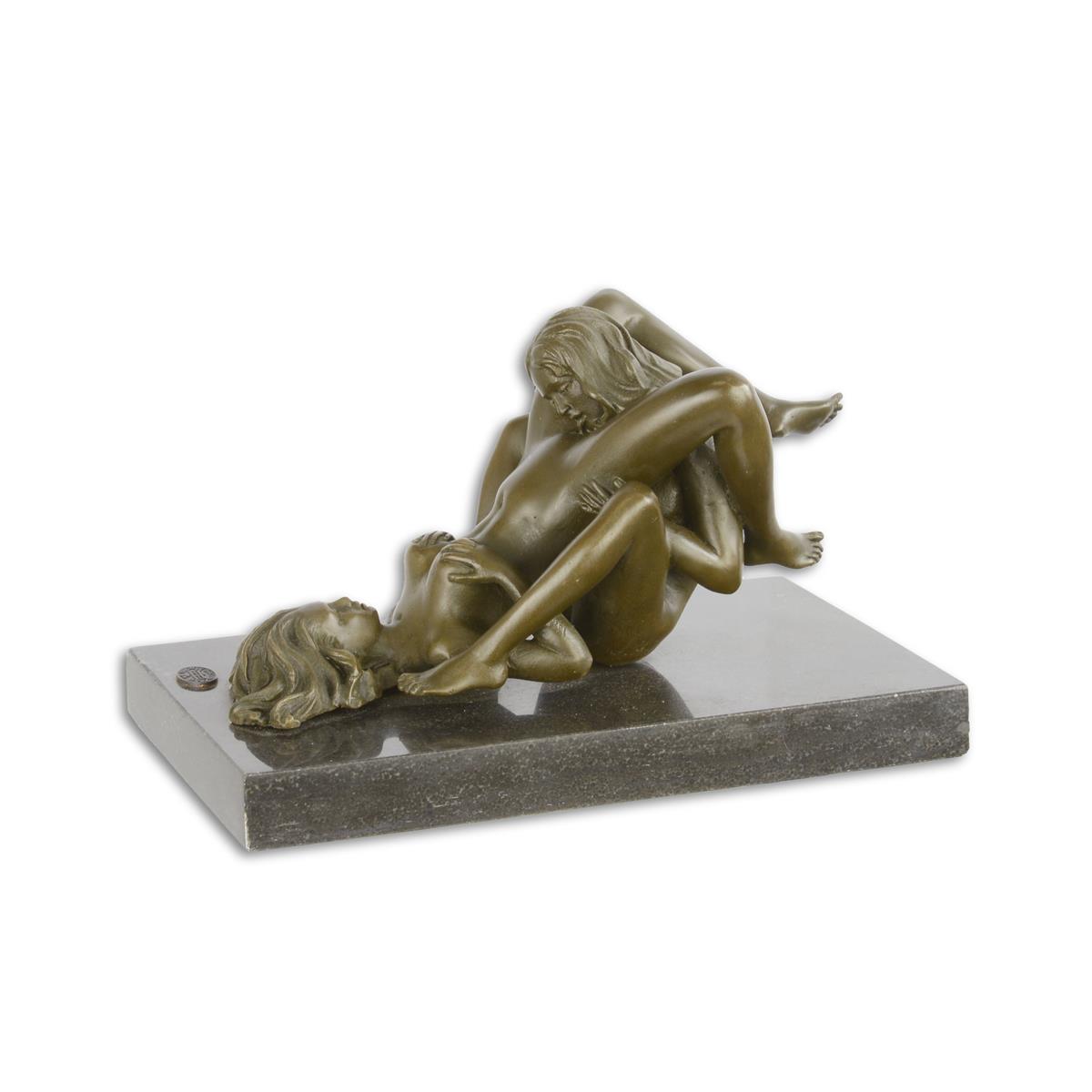 AN\u0020EROTIC\u0020BRONZE\u0020SCULPTURE\u0020OF\u0020TWO\u0020FEMALE\u0020NUDES\u0020DOING\u0020ORAL