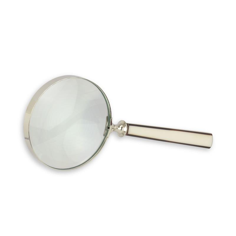 A\u0020MAGNIFYING\u002DGLASS