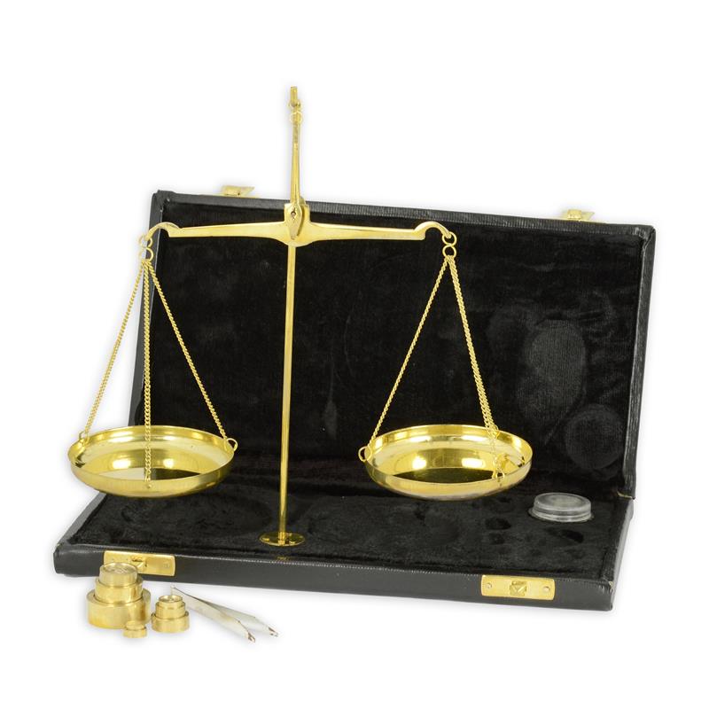 A\u0020BRASS\u0020APOTHECARY\u0020SCALE\u0020IN\u0020BOX