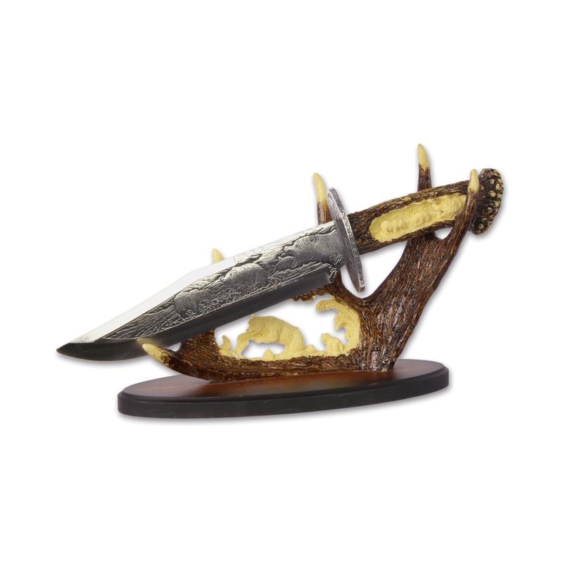 A\u0020HUNTING\u0020KNIFE\u0020ON\u0020STAND