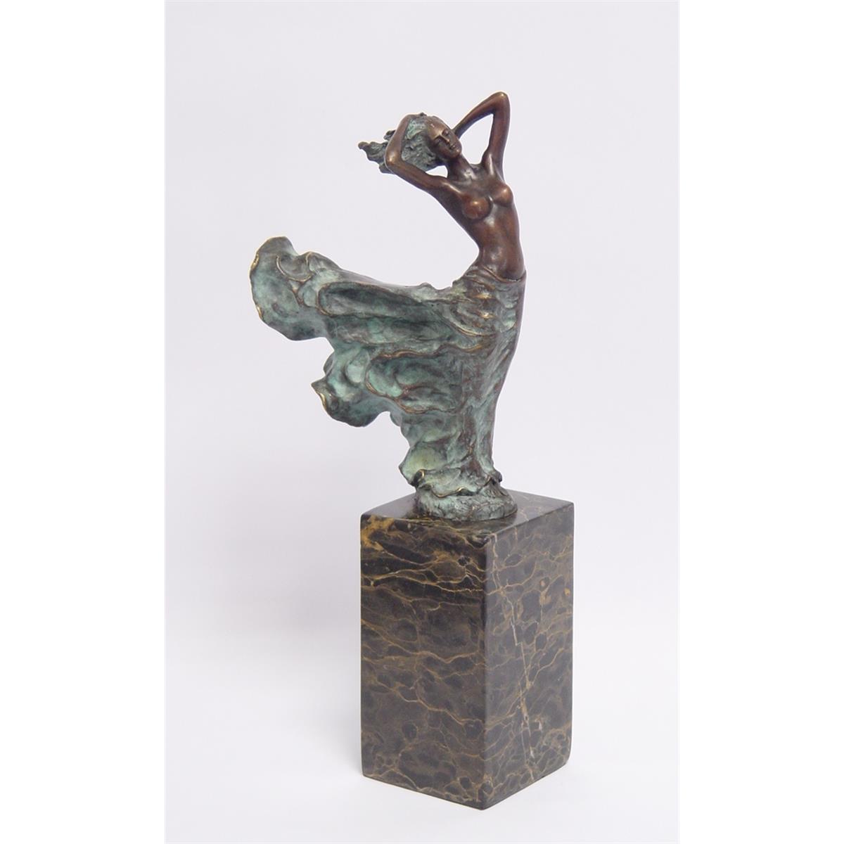 A\u0020BRONZE\u0020SCULPTURE\u0020OF\u0020THE\u0020THE\u0020SWIRLING\u0020DRESS