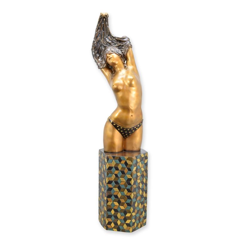A\u0020BRONZE\u0020SCULPTURE\u0020OF\u0020A\u0020UNDRESIING\u0020WOMAN\u0020ON\u0020A\u0020COLORFUL\u0020BASE