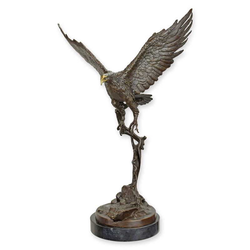 A\u0020BRONZE\u0020SCULPTURE\u0020OF\u0020AN\u0020EAGLE\u0020IN\u0020FLIGHT