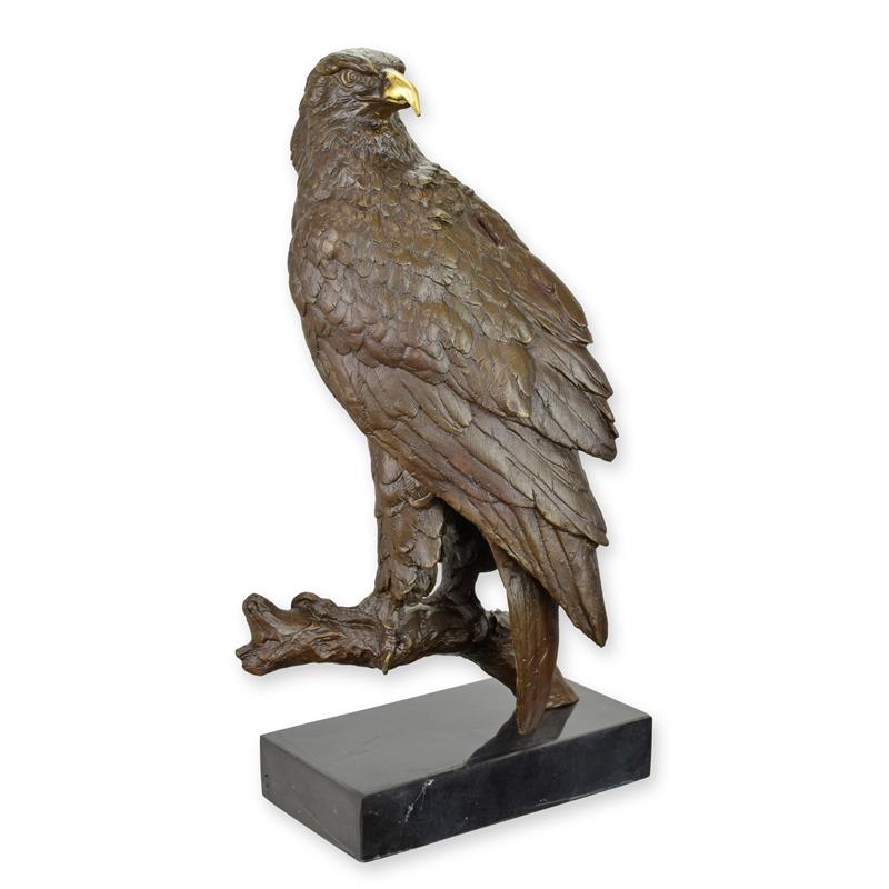 A\u0020BRONZE\u0020SCULPTURE\u0020OF\u0020AN\u0020EAGLE\u0020AT\u0020REST