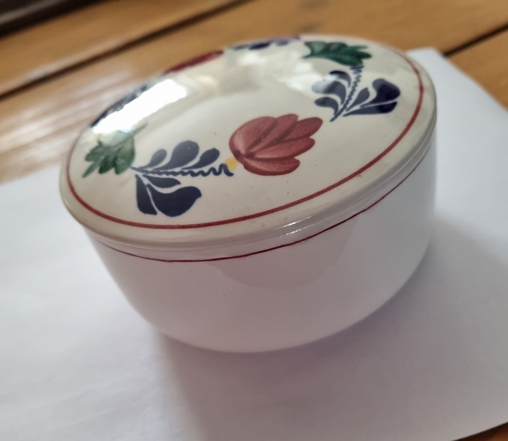 Boerenbont\u0020Bonbon\u0020schaaltje\u0020met\u0020deksel\u0020rond\u002012\u0020cm\u0020aardewerk