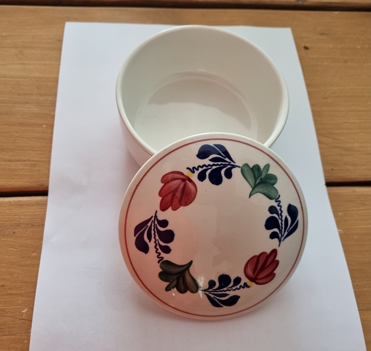 Boerenbont\u0020Bonbon\u0020schaaltje\u0020met\u0020deksel\u0020rond\u002012\u0020cm\u0020aardewerk