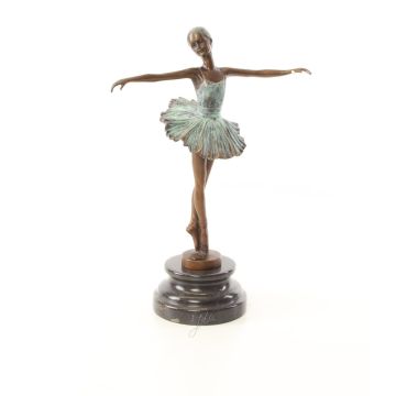 A BRONZE SCULPTURE OF A BALLET DANCER