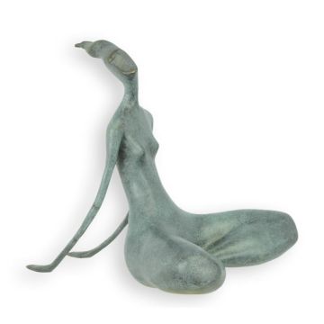 A BRONZE SCULPTURE OF A MODERN SITTING WOMAN GREEN FINISH