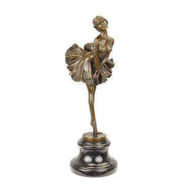 A BRONZE SCULPTURE OF A BALLERINA