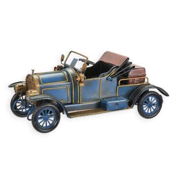 A TIN MODEL OF AN OLDTIMER