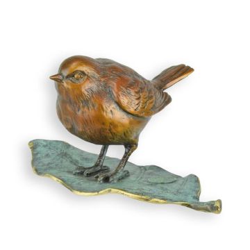 A BRONZE SCULPTURE OF A BIRD STTING ON A LEAF
