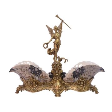 A BRONZE MOUNTED PORCELAIN CENTERPIECE CENTERED WITH THE WIN