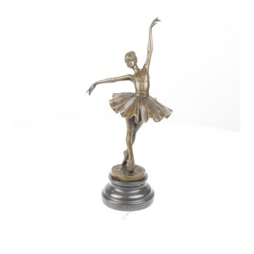 A BRONZE SCULPTURE OF A BALLERINA