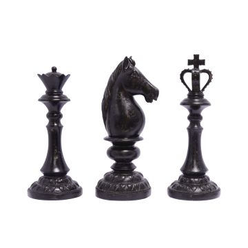 A SET OF 3 RESIN CHESS PIECES