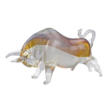 A MURANO STYLE GLASS FIGURINE OF A CHARGING BULL