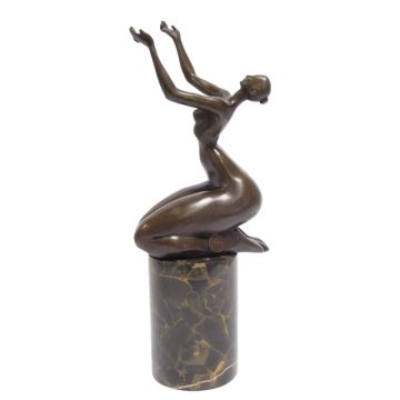 A MODERNIST BRONZE SCULPTURE OF A KNEELING NUDE