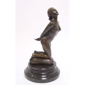 A BRONZE SCULPTURE OF A KNEELING NUDE