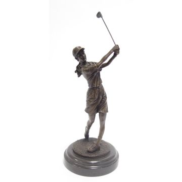 A BRONZE SCULPTURE OF A LADY GOLFER