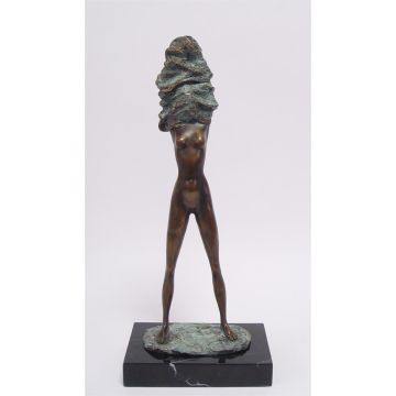 BRONZEN BEELD VAN EEN DAME DIE ZICH UITKLEEDT / NUDE