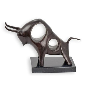 A BRONZE SCULPTURE OF A CHARGING BULL ON A MARBLE BASE
