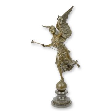 A BRONZE SCULPTURE OF THE WINGED VICTORY