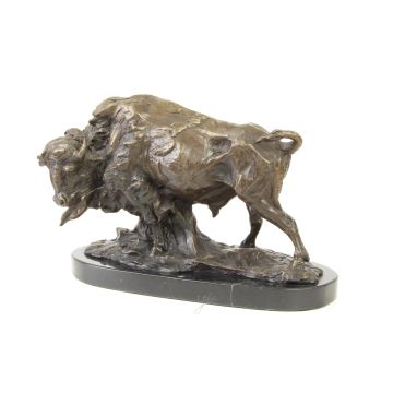 A BRONZE SCULPTURE OF A BUFFALO