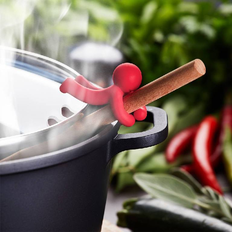 Apenstreken\u0020Knuffel\u0020Doug\u0020met\u0020een\u0020kooklepel