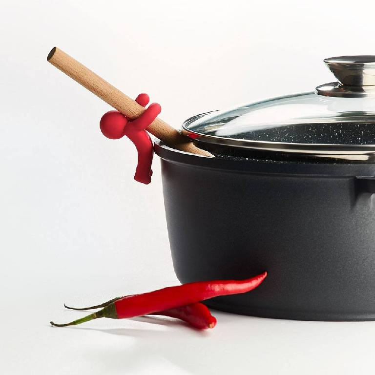 Apenstreken\u0020Knuffel\u0020Doug\u0020met\u0020een\u0020kooklepel