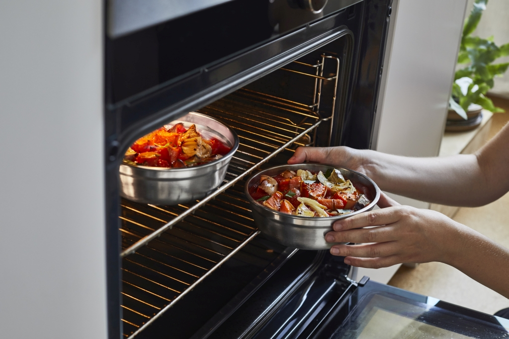 Zwart\u002BBlum\u0020Stalen\u0020voerbak\u0020Klein\u0020\u002D\u0020\u00D8170mm\u0020\u002D\u0020H\u002059mm\u0020\u002D\u0020Grijs\u002FRood