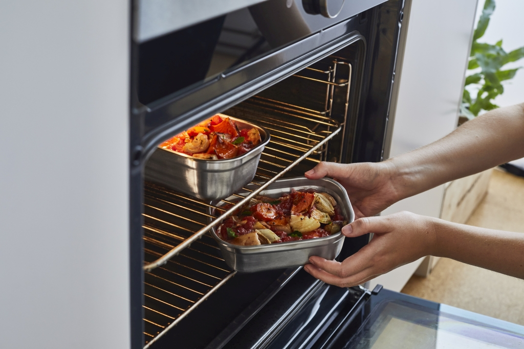 Zwart\u002BBlum\u0020Stalen\u0020Voedseldoos\u0020Medium\u0020\u002D\u0020190x143x73mm\u0020\u002D\u0020Grijs\u002FRood