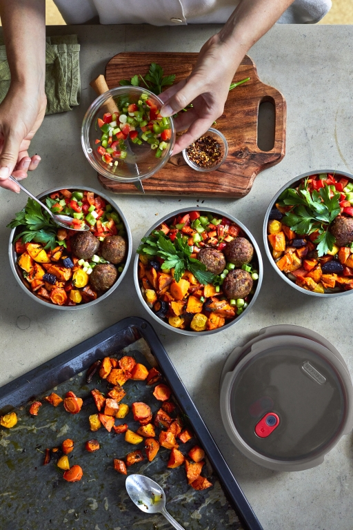 Zwart\u002BBlum\u0020Stalen\u0020Voerbak\u0020Groot\u0020\u002D\u0020\u00D8170mm\u0020\u002D\u0020H\u002081mm\u0020\u002D\u0020Grijs\u0020\u002F\u0020Rood