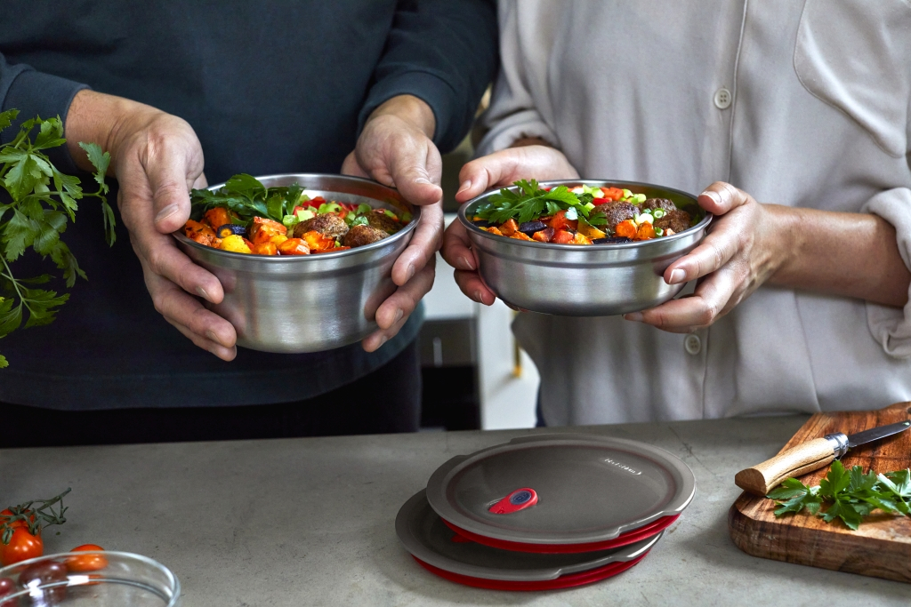 Zwart\u002BBlum\u0020Stalen\u0020Voerbak\u0020Groot\u0020\u002D\u0020\u00D8170mm\u0020\u002D\u0020H\u002081mm\u0020\u002D\u0020Grijs\u0020\u002F\u0020Rood