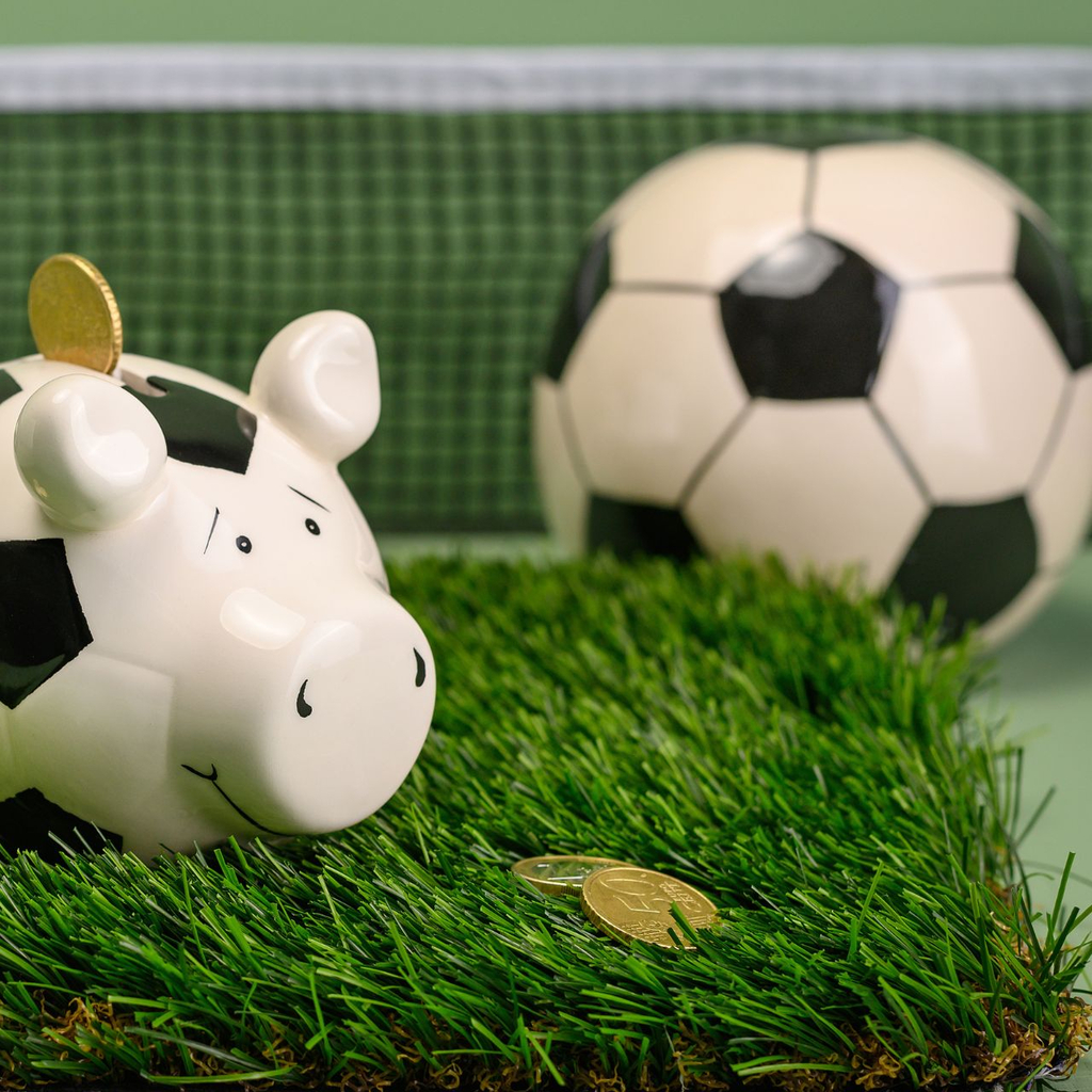 Spaarpot\u0020voetbal\u0020van\u0020keramiek,\u002013\u0020cm